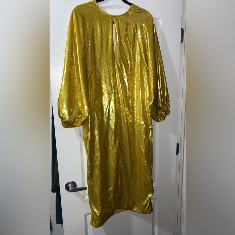 Balloon sleeve shimmering midi dress